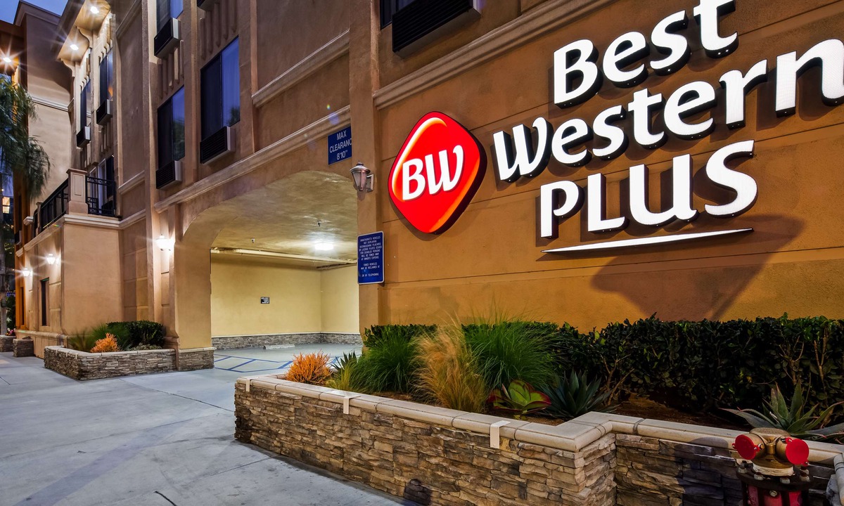 East Village Hotel | Best Western Plus Hotel at the Convention Center