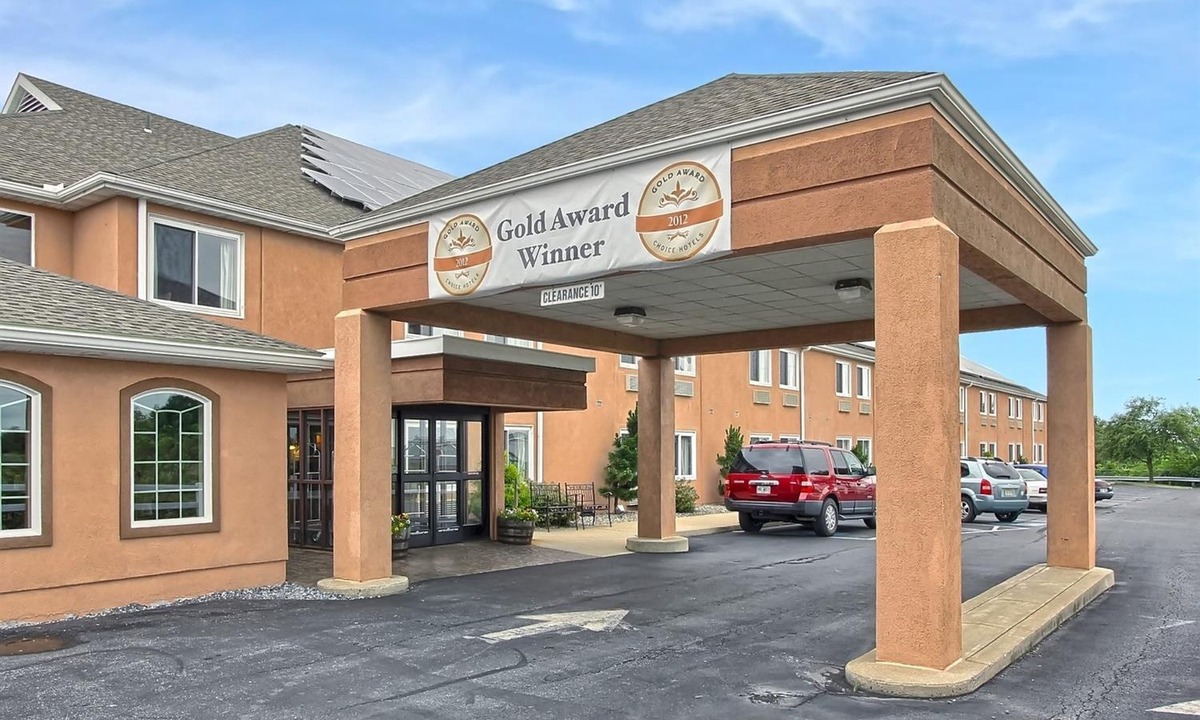 New Holland Hotel | Comfort Inn Amish Country