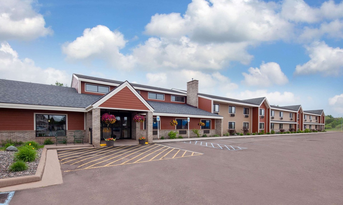 Ironwood Hotel | AmericInn by Wyndham Ironwood
