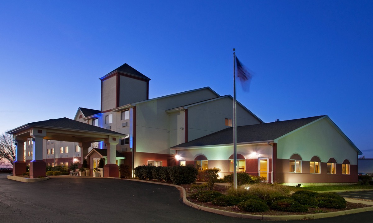 Mount Vernon Hotel | Holiday Inn Express Mt Vernon, an IHG Hotel