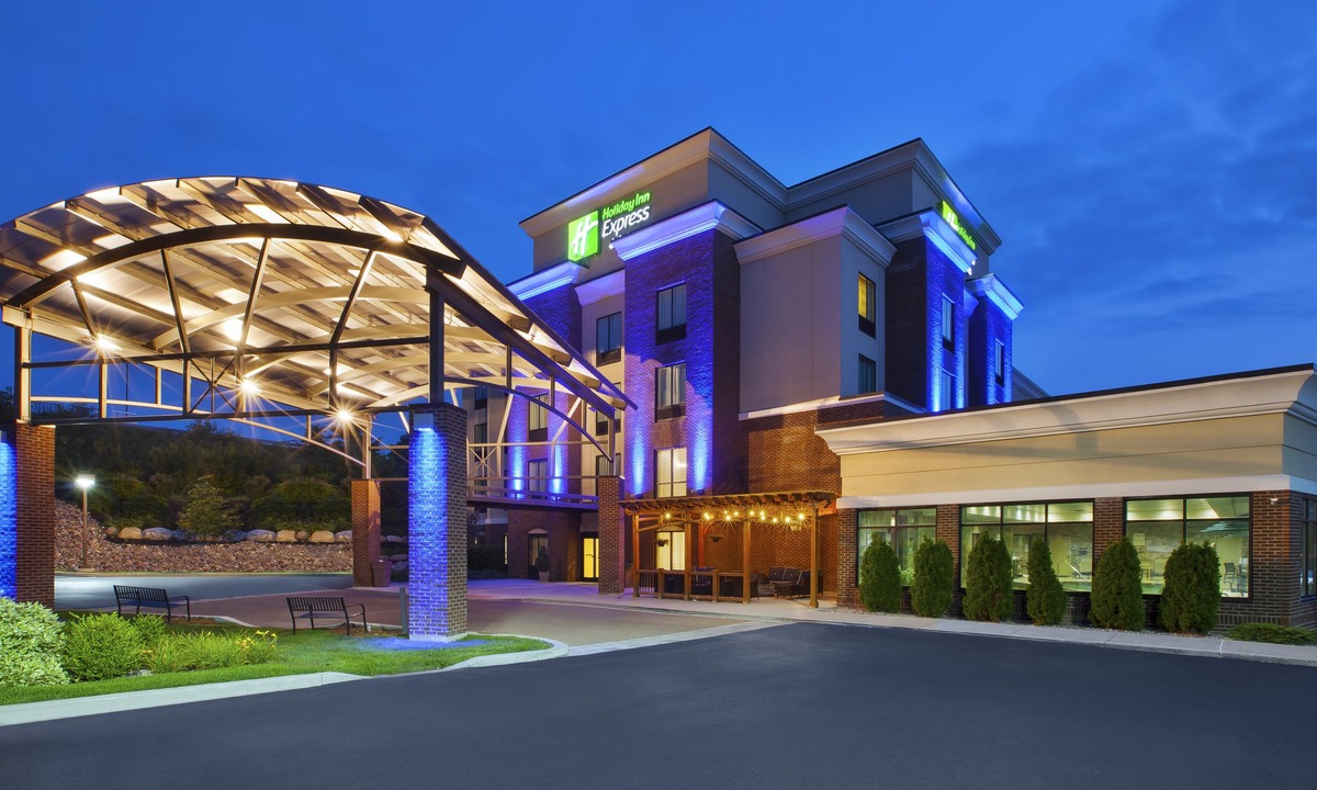 Geneva Hotel | Holiday Inn Express & Suites Geneva Finger Lakes, an Ihg Hotel