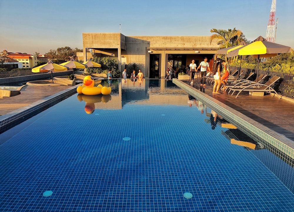 Downtown Siem Reap Hotel | The Twizt - Lifestyle Hostel