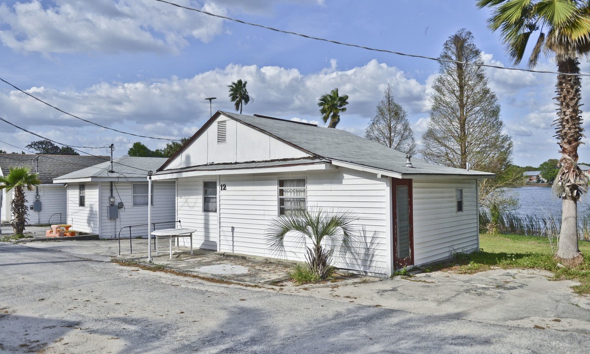 Winter Haven Hotel | Lake Ida Beach Resort