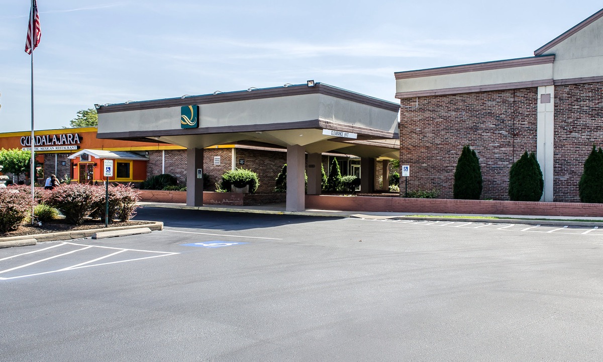 East York Hotel | Quality Inn & Suites York