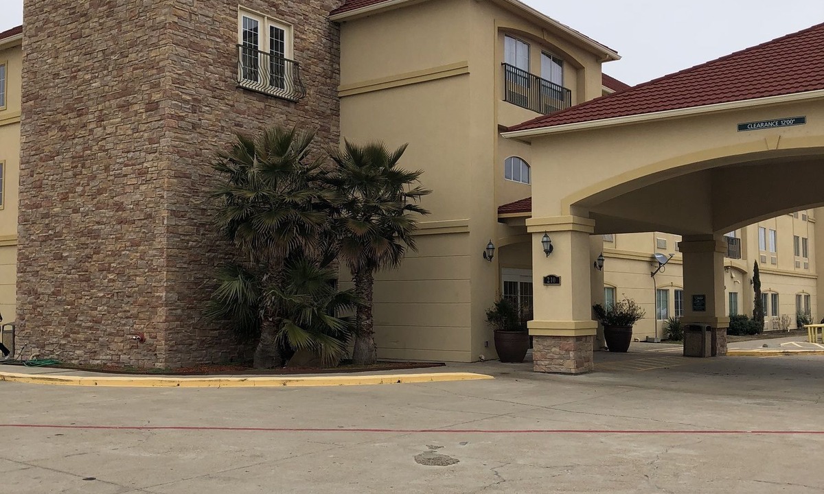 Gun Barrel City Hotel | Americas Best Value Inn & Suites Gun Barrel City