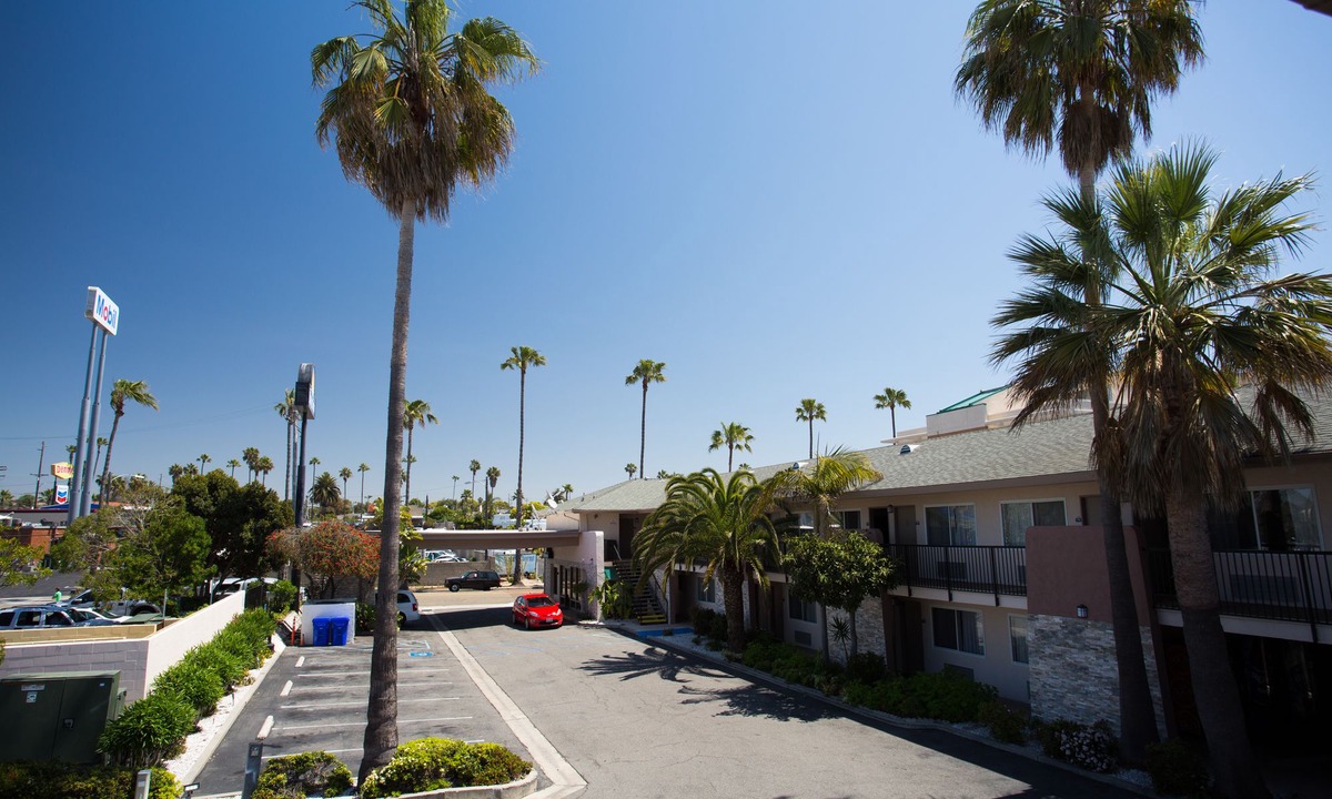 Oceanside Hotel | Days Inn by Wyndham Oceanside