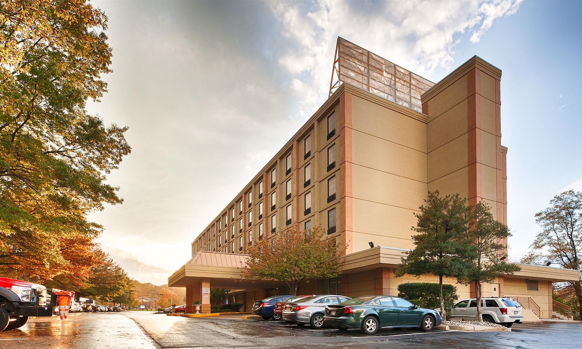 Towson Hotel | Holiday Inn Express Towson Baltimore N
