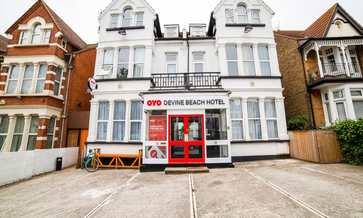 Westcliff-on-Sea Hotel | OYO Devine Beach Hotel