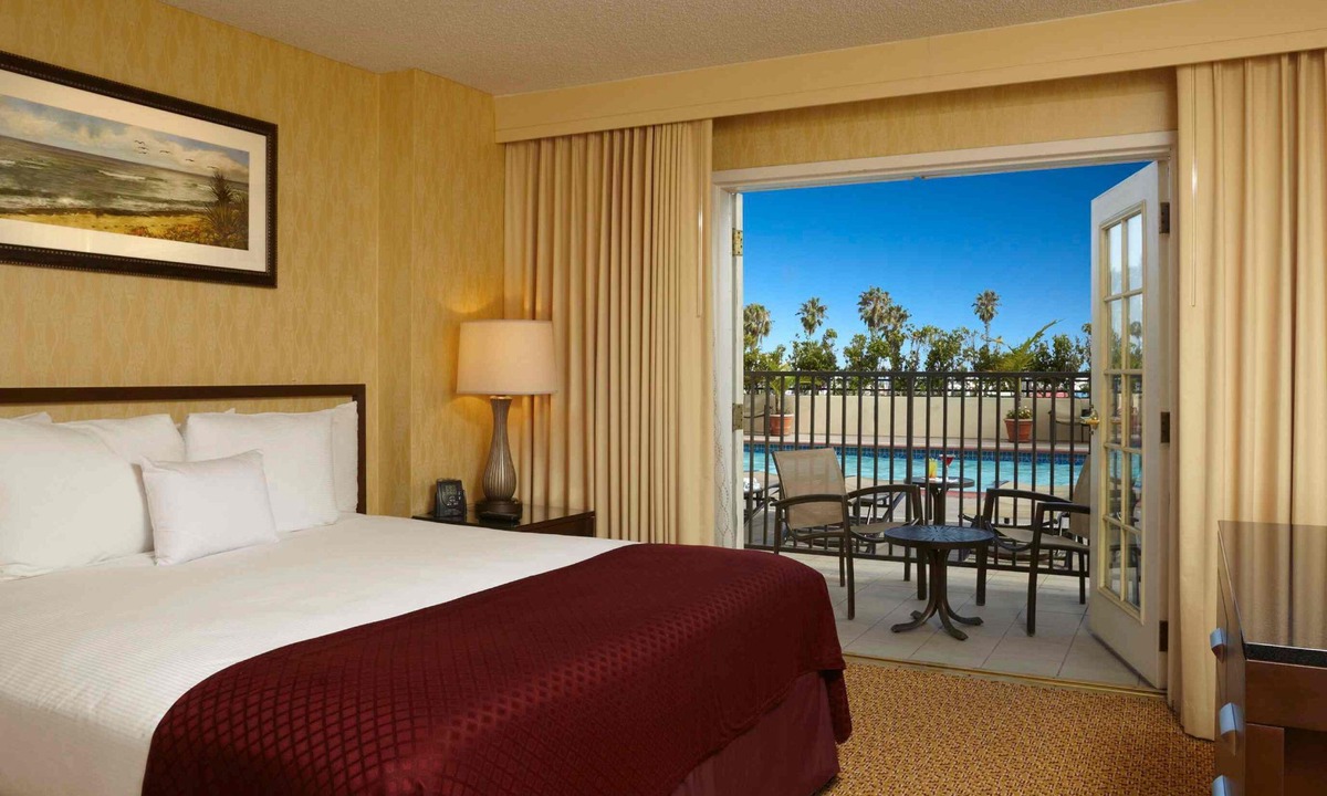 Downtown Hotel | Hilton Santa Monica Hotel & Suites