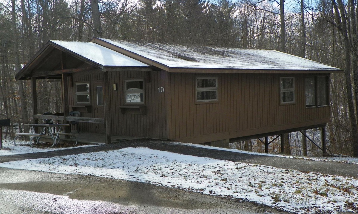 Glouster Hotel | Burr Oak Lodge and Conference Center
