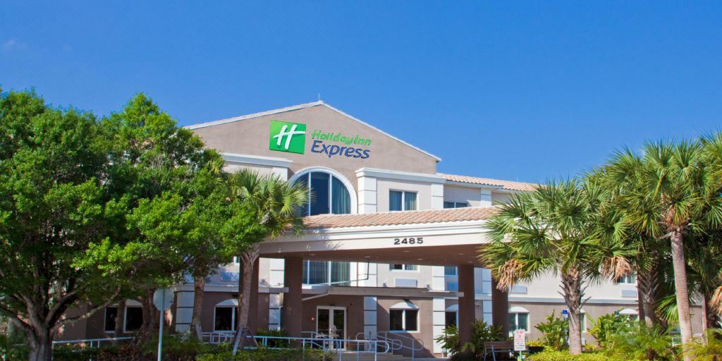 Villages of Palm Beach Lakes Hotel | Holiday Inn Express West Palm Beach Metrocentre, an Ihg Hotel