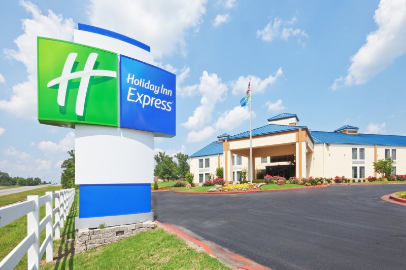 Tahlequah Hotel | Days Inn & Suites by Wyndham Tahlequah