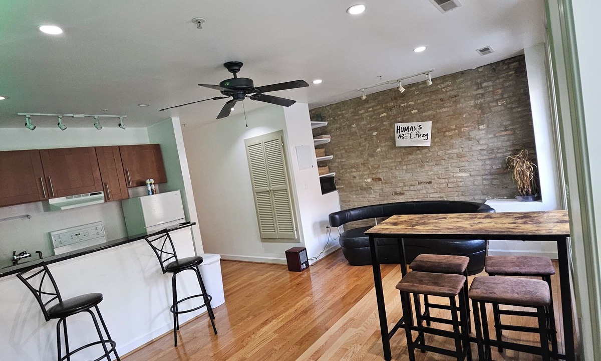 Dupont Circle Bed & Breakfast | DC Playhouse Charming 2-bedroom bed & breakfast in lovely Georgetown Washington
