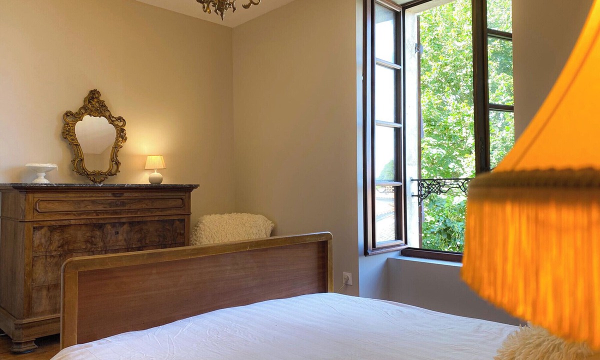 Thorigne Bed & Breakfast | Charming chambres d'hotes in a former presbytery. 7 minutes from the A10 motorway.