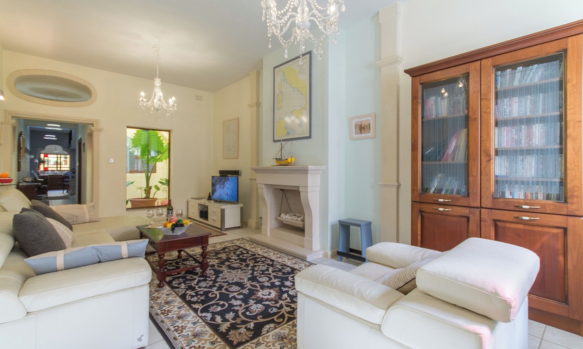 Kalkara Villa | Well Located Cozy house & Courtyard Kalka