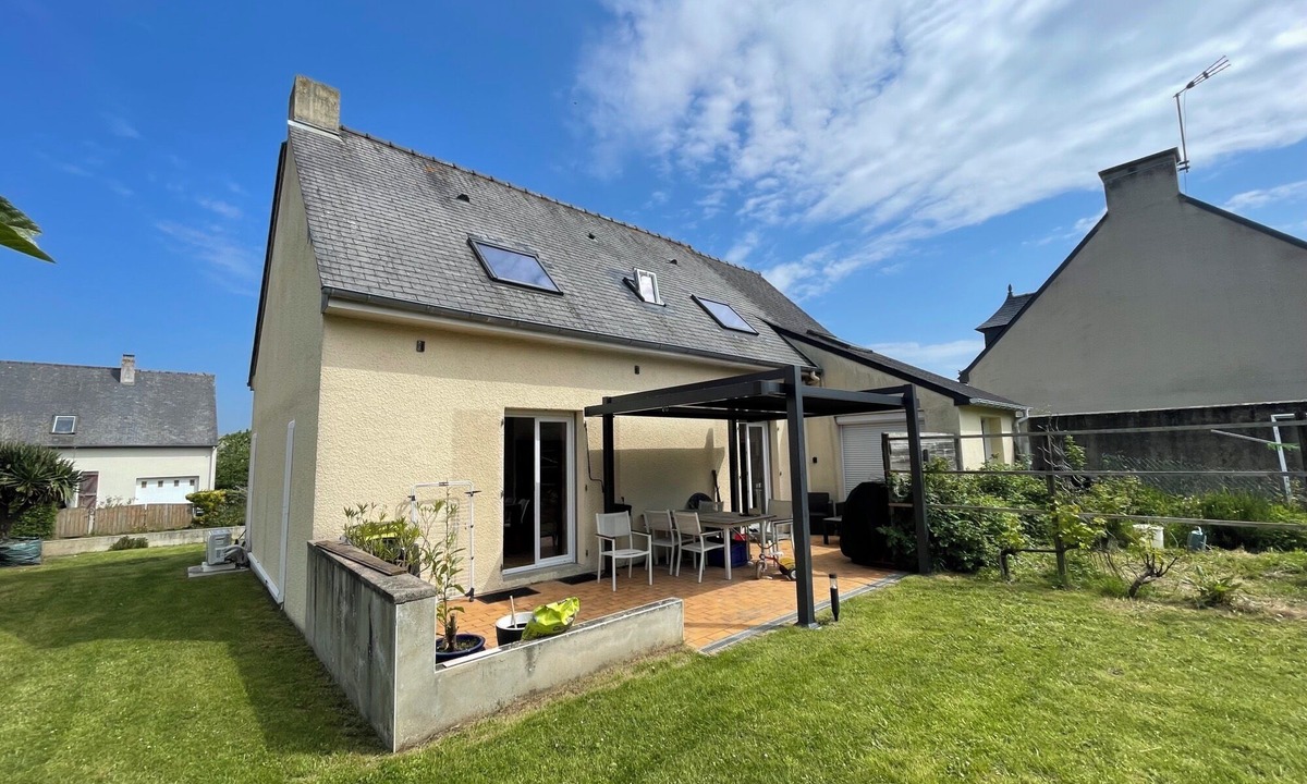 Saint-Meloir-des-Ondes House | Holiday Home 'Maison Proche Mer Avec Jardin' with Private Terrace, Wi-Fi and Air Conditioning