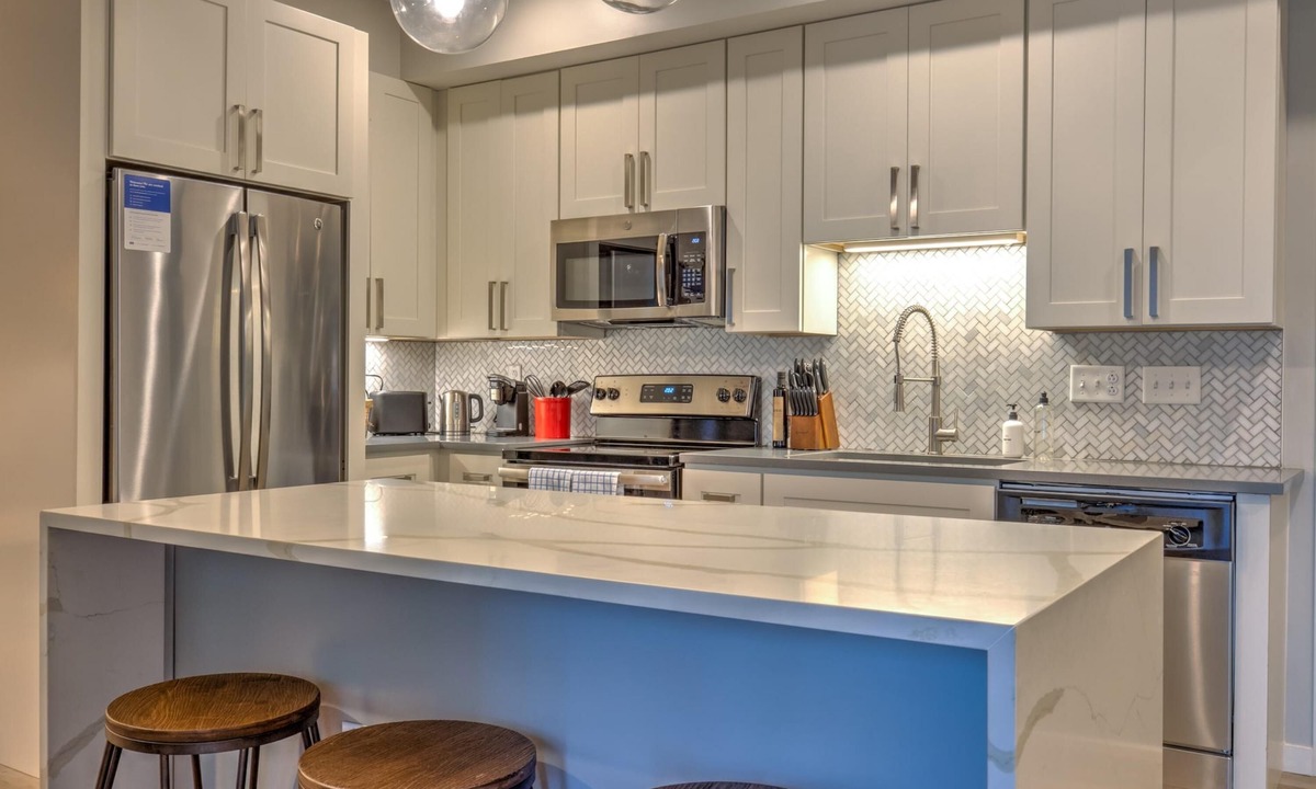 DeBaliviere Place Apartment | St. Louis | Lovely 1BD/1BA Forest Park Apartment