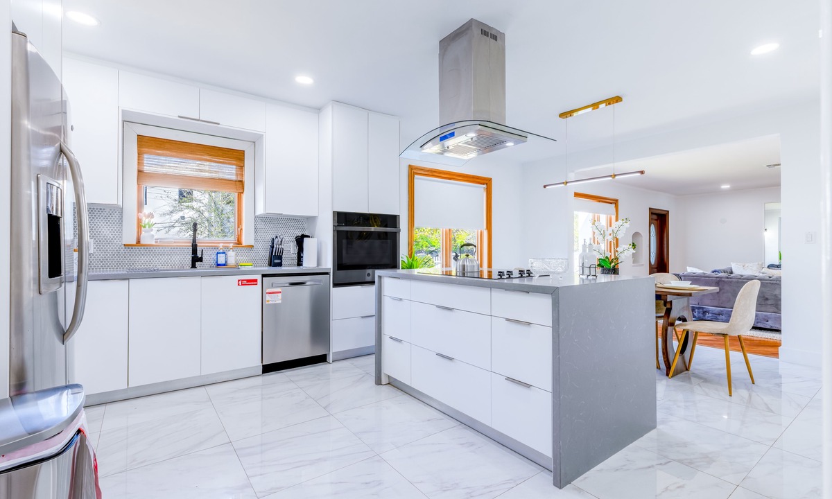 Coral Way Villa | Heavenly Escape: poolside heaven, King bed ,perfect location