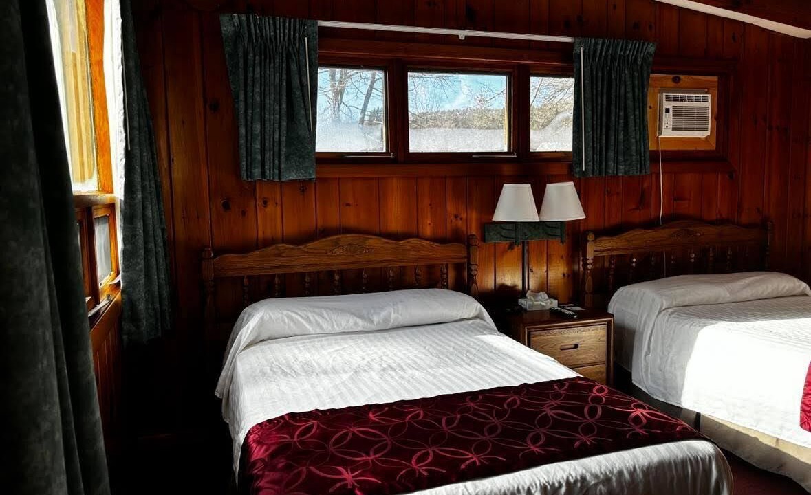 Hamilton Hotel | Charming 1-bedroom hotel room in beautiful Hamilton - #321 Shenandoah