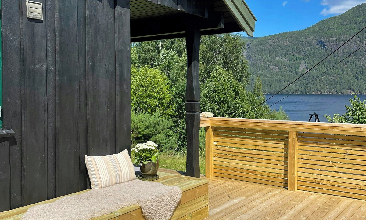 Atra House | Elevated cabin with sauna by Lake Tinnsjøen