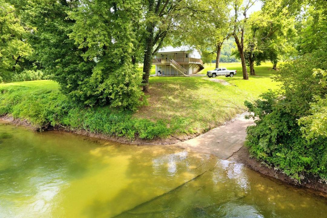 Lone Rock House | White River Cabin