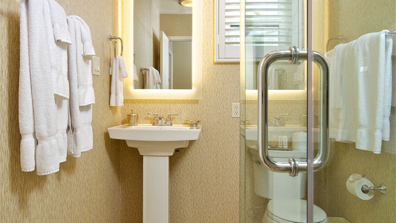 Photo of Bathroom in Central Mission Beach