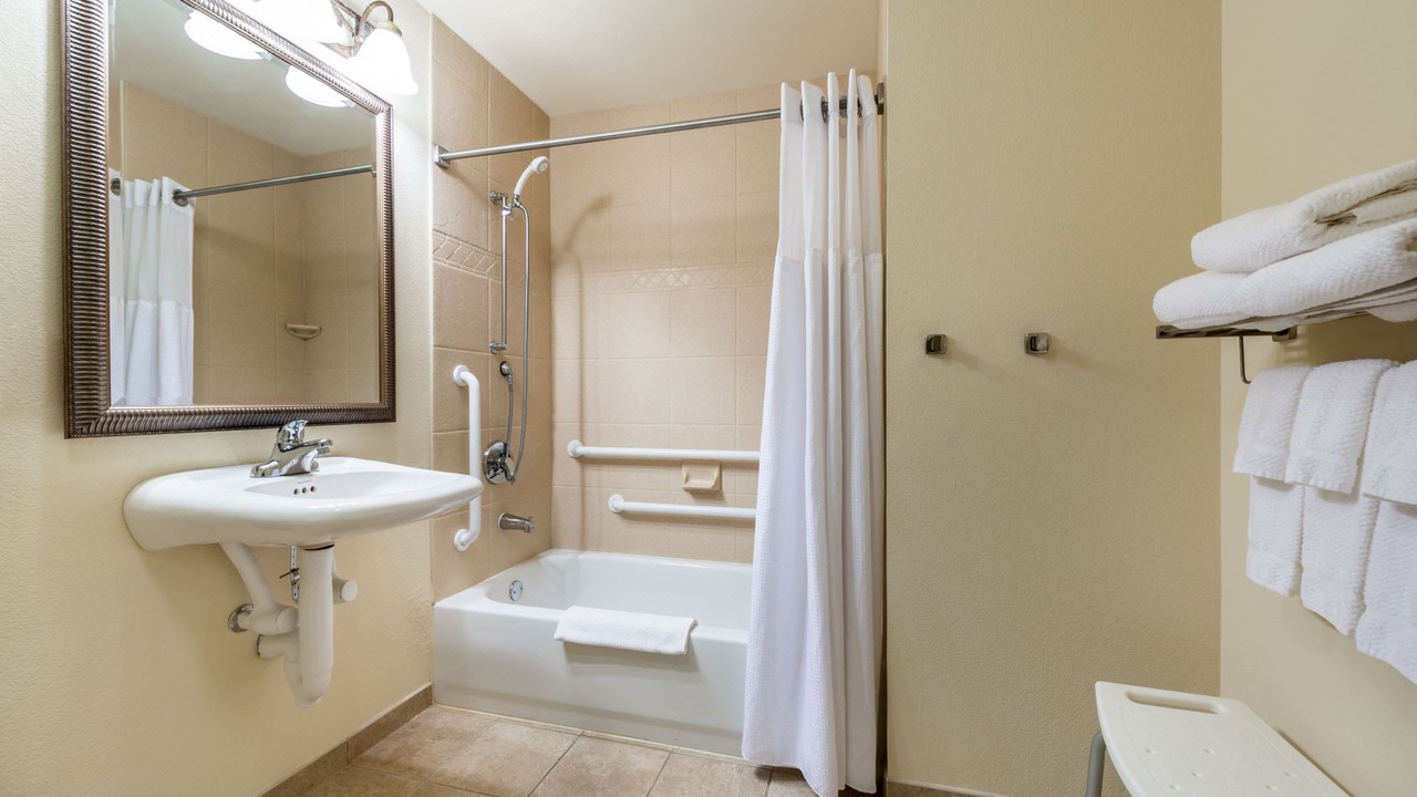 Photo of Bathroom in Oak