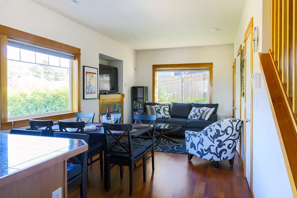 Photo of Livingroom in Madrona