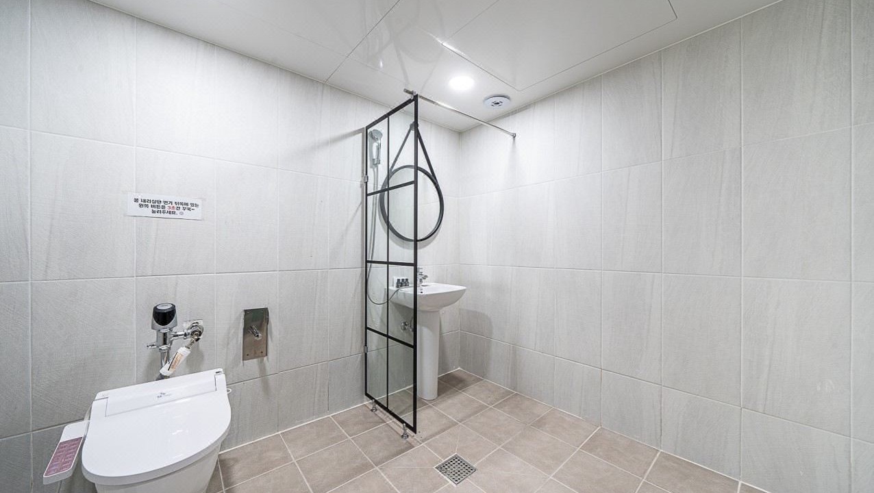 Photo of Bathroom in Suyeong-Gu