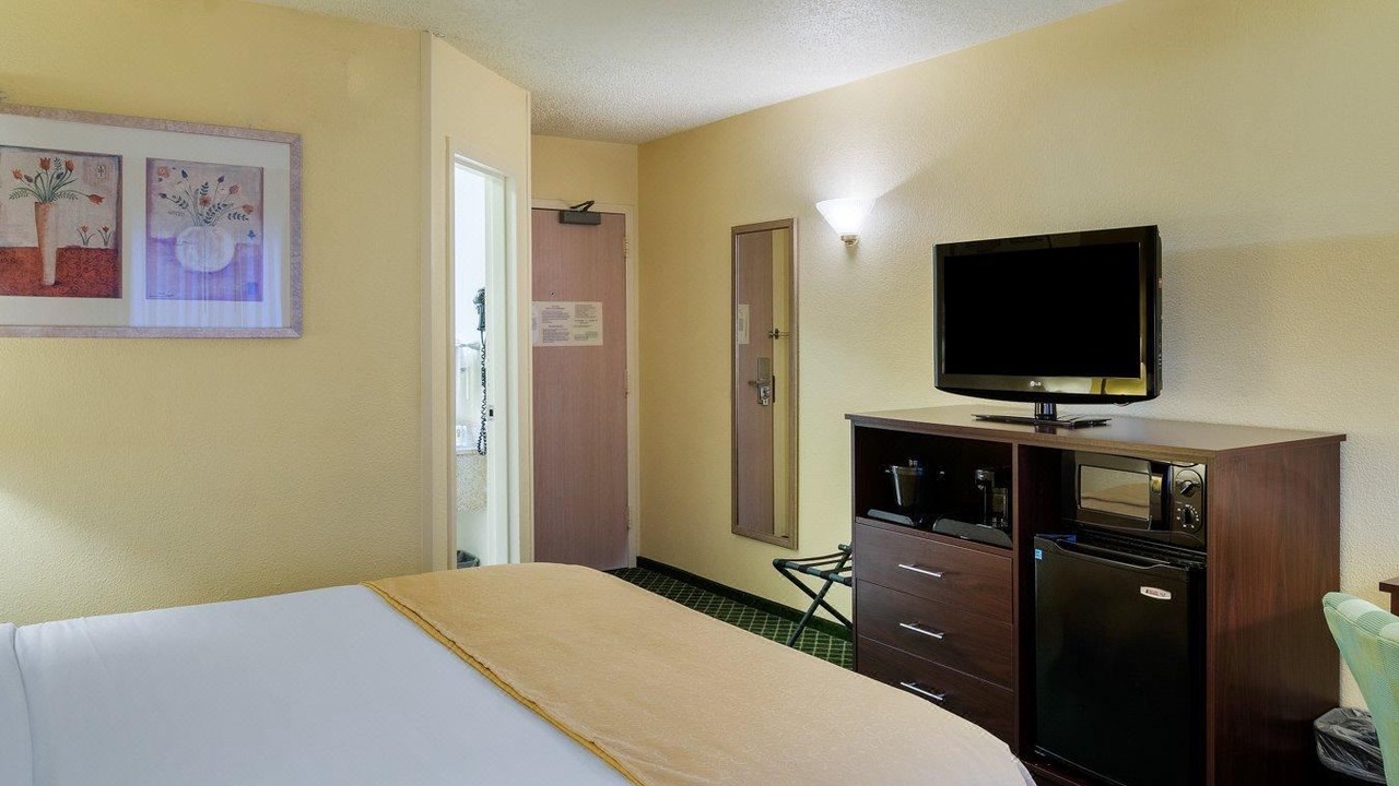 Photo of Bedroom in Newark