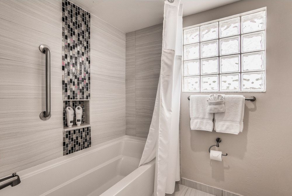 Photo of Bathroom in Park Shore