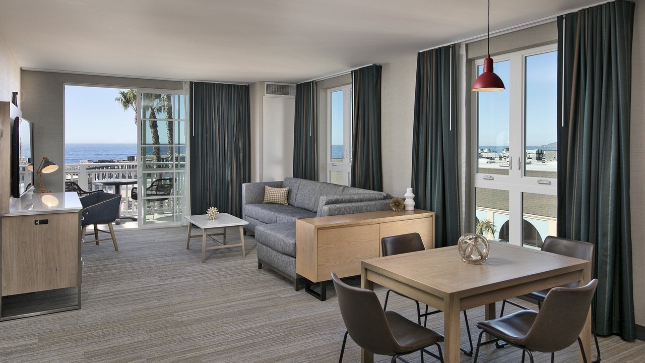 Photo of Livingroom in Downtown