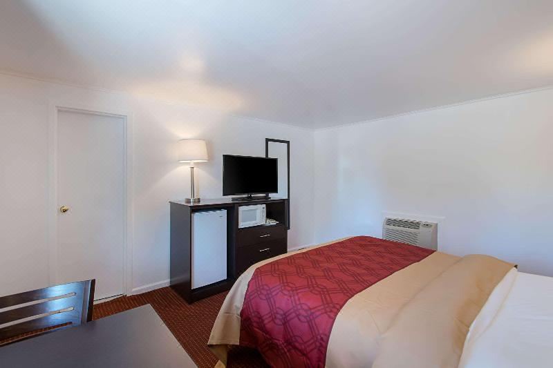 Photo of Bedroom in Lee
