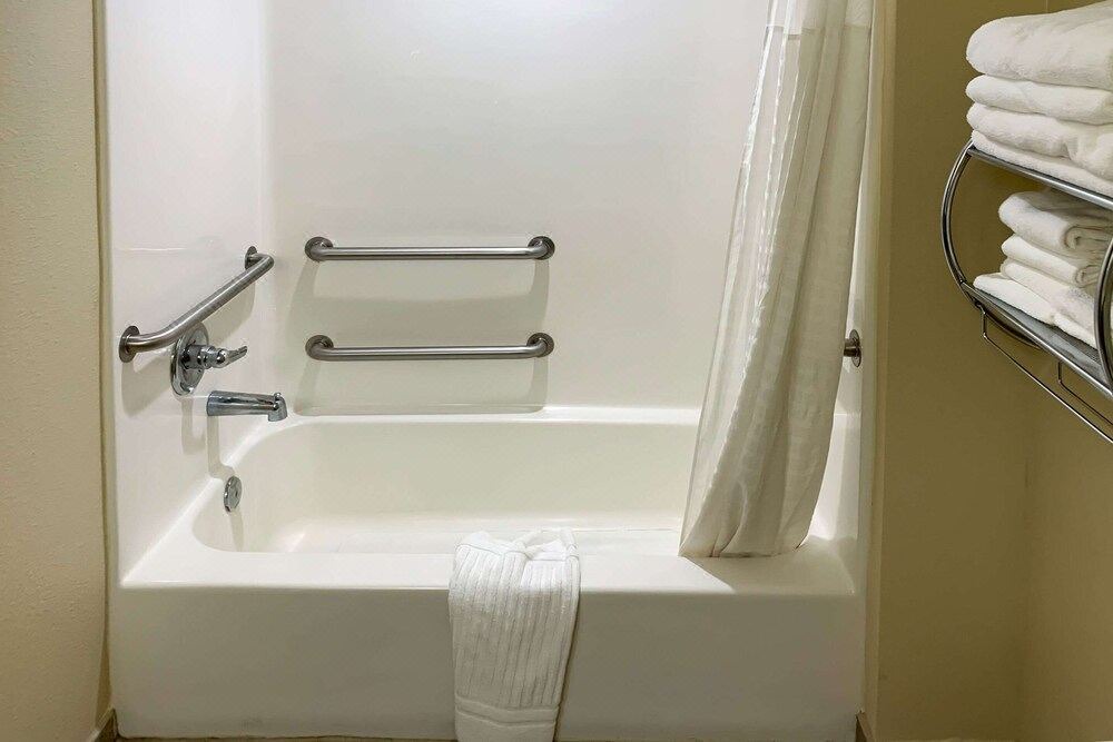 Photo of Bathroom in South Hills