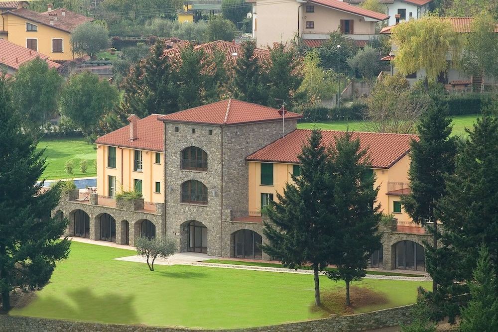 Photo of Buildings in Pontremoli