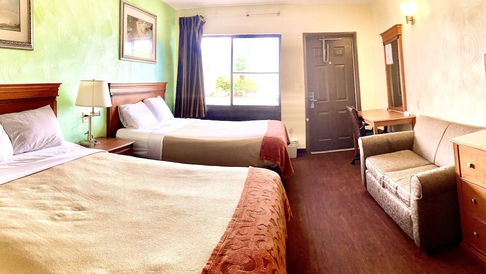Photo of Bedroom in Okeechobee