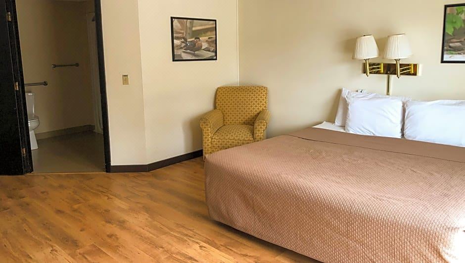 Photo of Bedroom in Ellsworth
