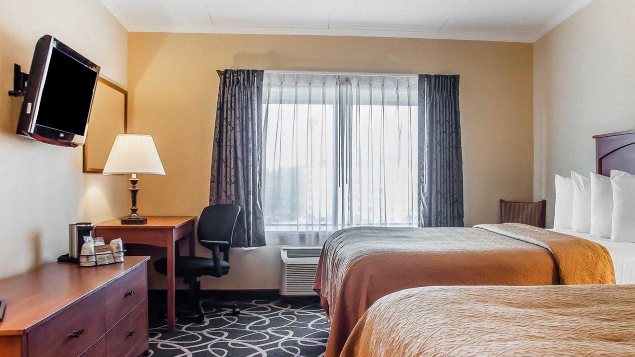Photo of Bedroom in Downtown Niagara Falls