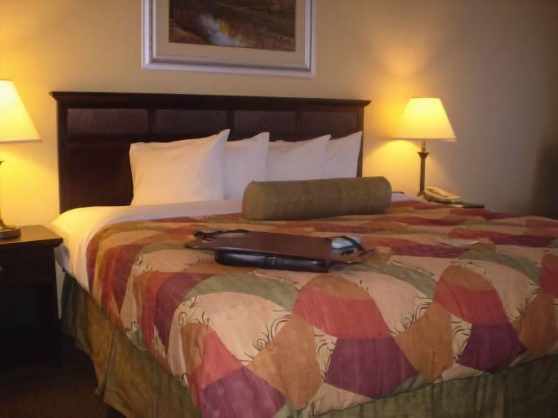 Photo of Bedroom in Coliseum Central