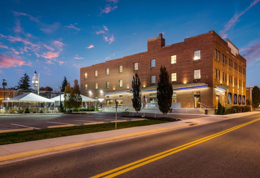Photo of Buildings in Pulaski