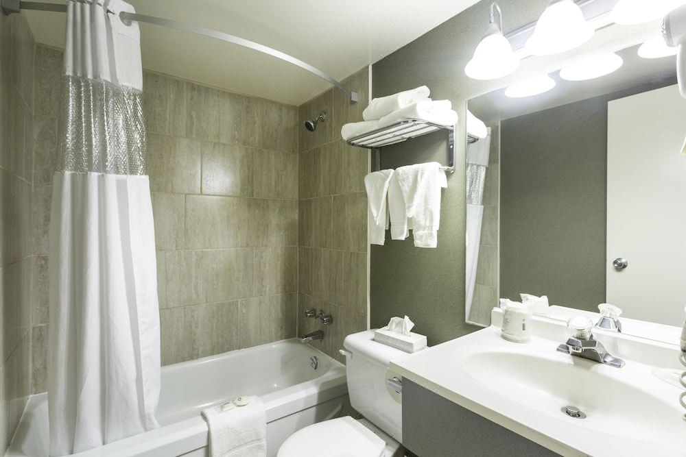 Photo of Bathroom in Fallsview