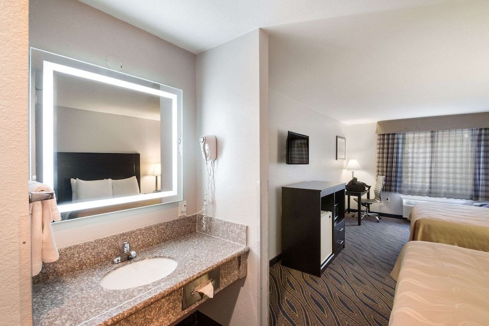 Photo of Livingroom in Midvale