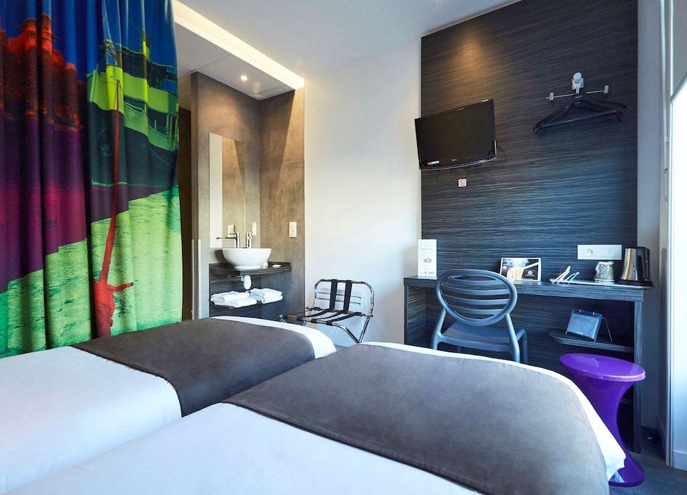 Photo of Bedroom in Graslin - Commerce