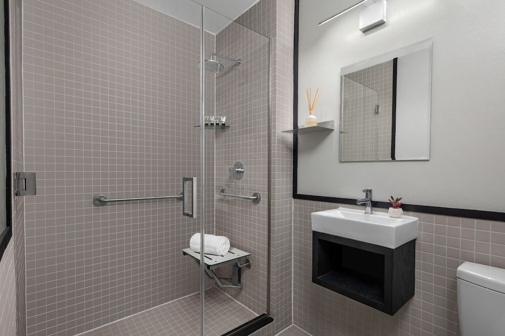 Photo of Bathroom in Hiler