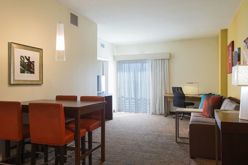 Photo of Livingroom in Music Row