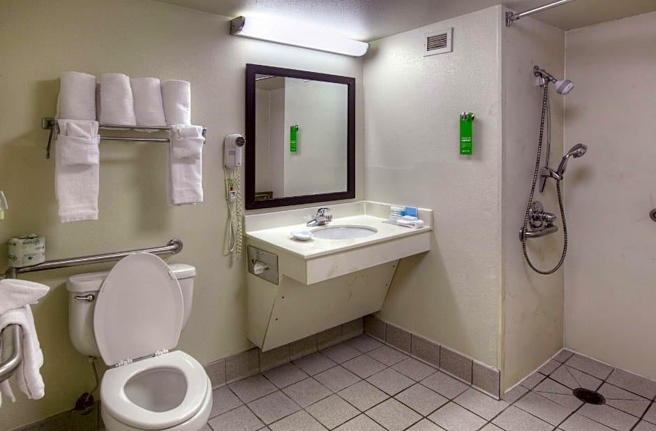 Photo of Bathroom in Cottondale
