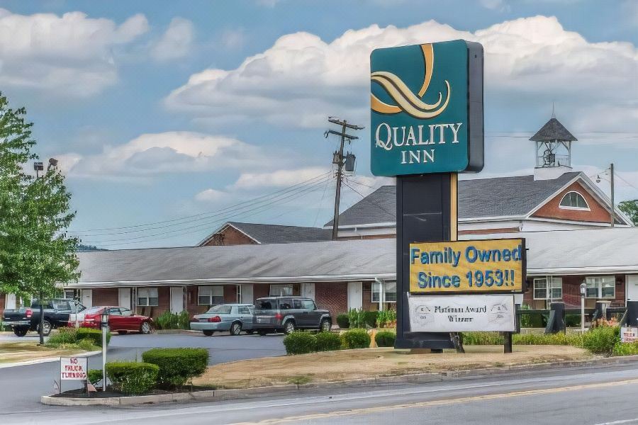 Photo of Buildings in Breezewood