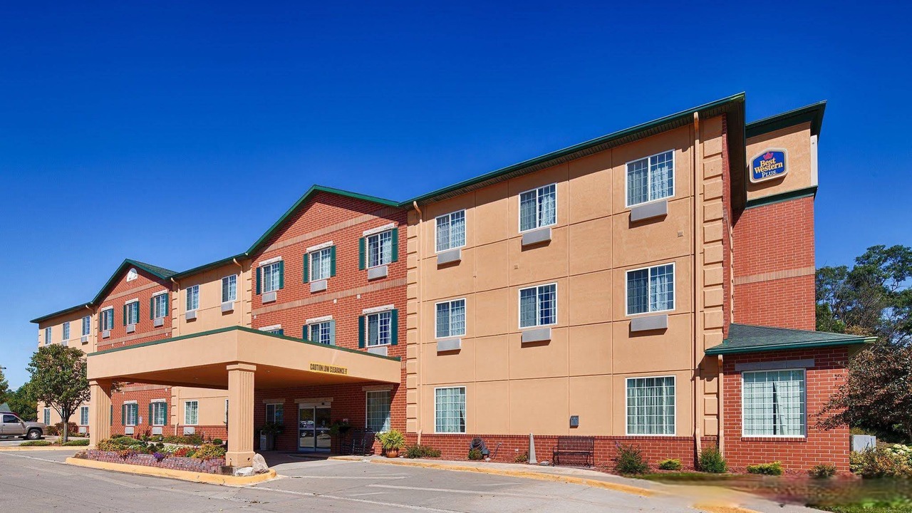 Photo of Buildings in Clive
