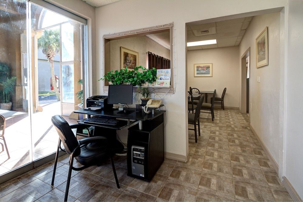 Photo of Livingroom in Titusville