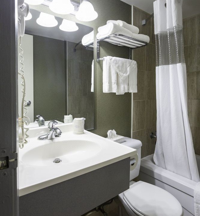 Photo of Bathroom in Fallsview